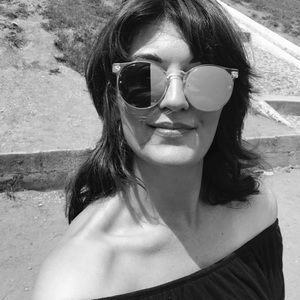 Meet your Posher, Crystal